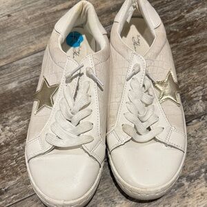 Vintage America White Sneakers with Gold Star